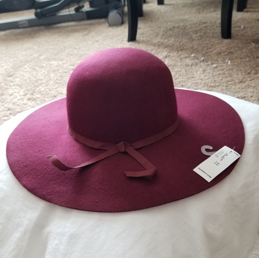 Old Navy Maroon Oxblood Hat
